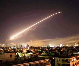 الدفاعات الجوية السورية تتصدى لأهداف في سماء دمشق