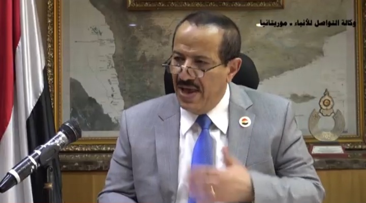 الوزير اليمني هشام شرف متحدثا لمكتب التواصل في صنعاء