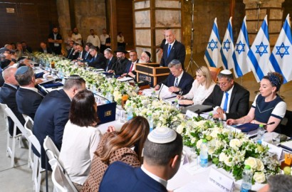 اجتماع حكومة الكيان الصهيوني في أنفاق حائط البراق في القدس