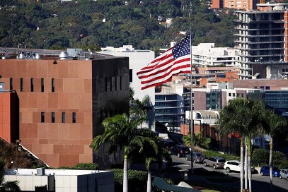 فنزويلا تمهل الدبلوماسيين الأميركيين 72 ساعة لمغادرة البلاد